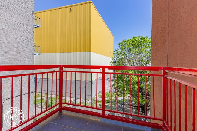 Foto del edificio - 251 Mother Gaston Blvd