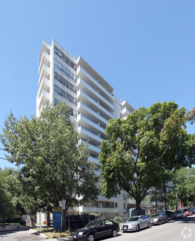 30 Edith 30 Edith Dr Toronto, ON