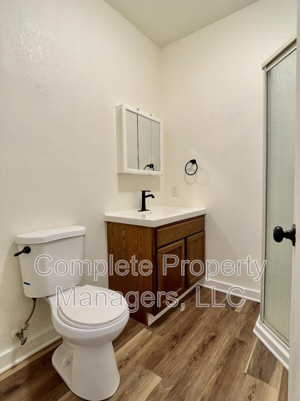 Building Photo - 517 E 4th St