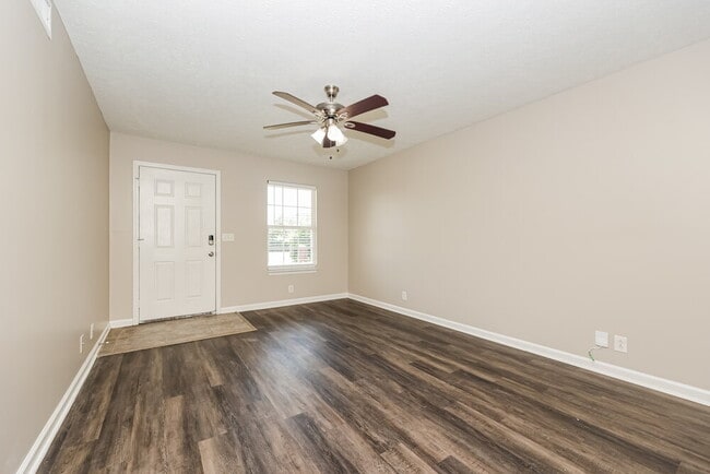 Building Photo - 1502 Killarney Dr