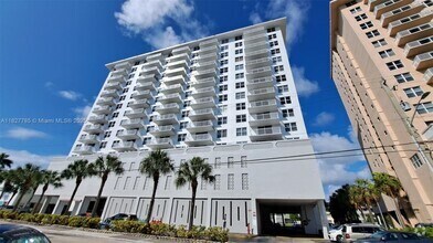 Building Photo - 427 Golden Isles Dr