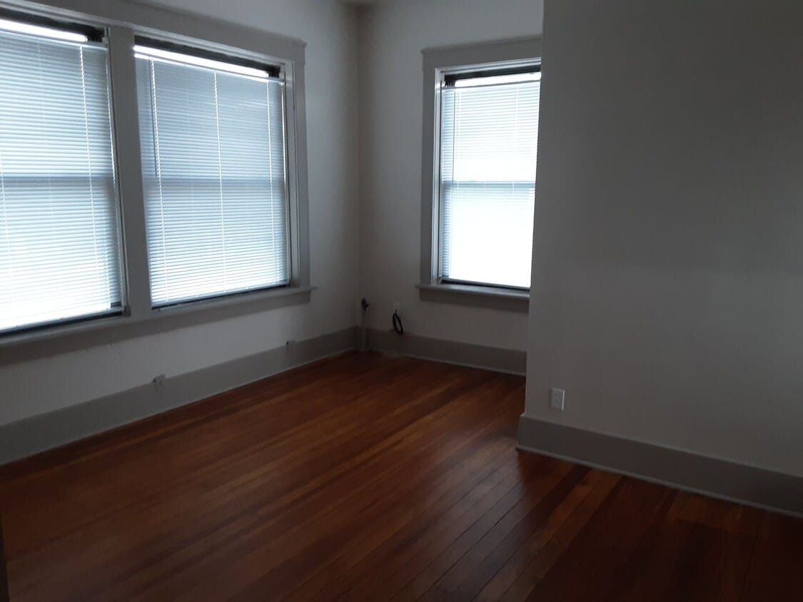 Building Photo - 847 1/2 Massachusetts