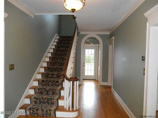 Foto del edificio - 22 Roosevelt Avenue