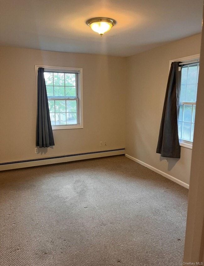 Foto del edificio - 5 Maplewood Rd