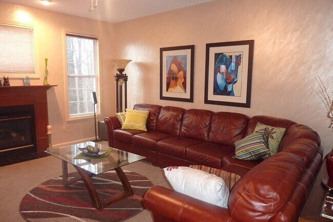 Living Room - 18 Cobblestone Ct