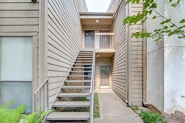 Building Photo - 10049 Westpark Dr
