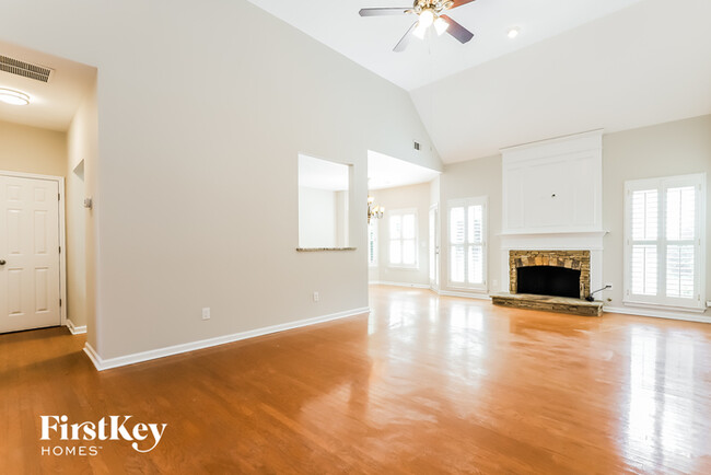 Building Photo - 6040 Ivey Manor Dr