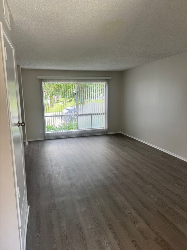 Building Photo - COMING SOON! 3 Bed + 1.5 Bath Townhouse