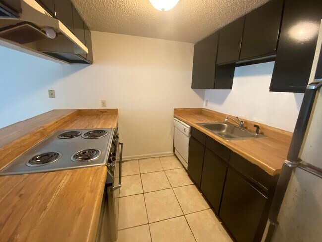 Building Photo - 2447 Talco Hills Dr