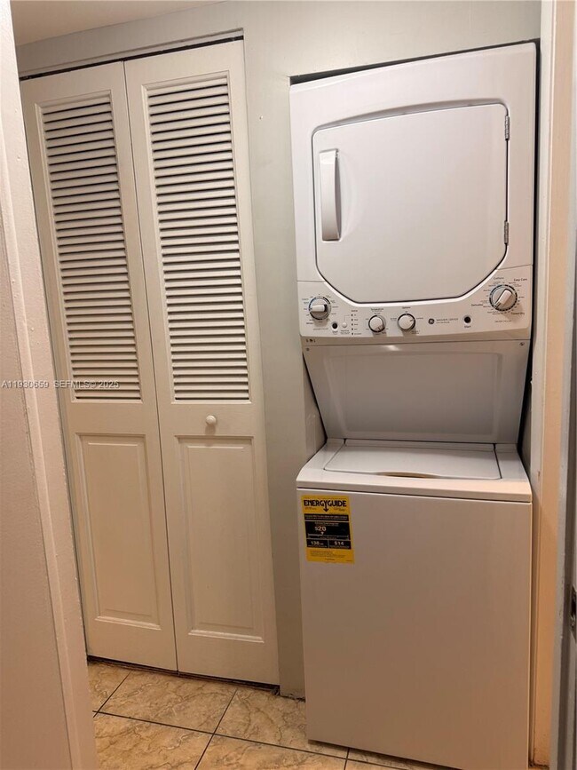 Foto del edificio - 7750 W McNab Rd