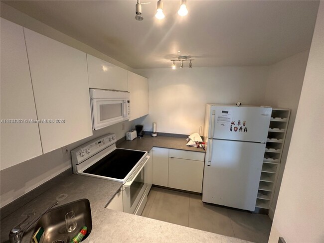Foto del edificio - 486 NW 165th St