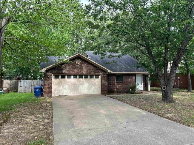 Building Photo - 2135 Raintree Dr