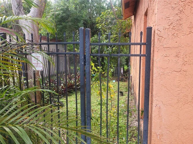 Foto del edificio - 2221 NW 55th Terrace