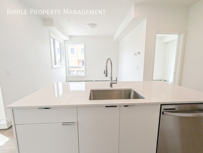 Photo du bâtiment - FANTASTIC 2 BEDS/2 BATHS CONDO