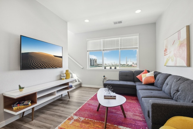 Foto del edificio - The Rowhomes at Greyhound Park