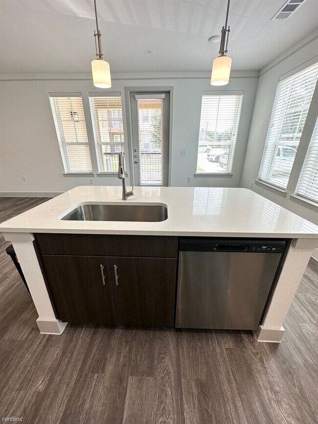 Foto del edificio - 1 br, 1 bath Condo - 11101 NW Hwy W/D In-U...