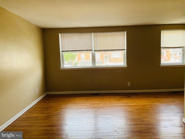 Building Photo - 3764 Genesee Dr