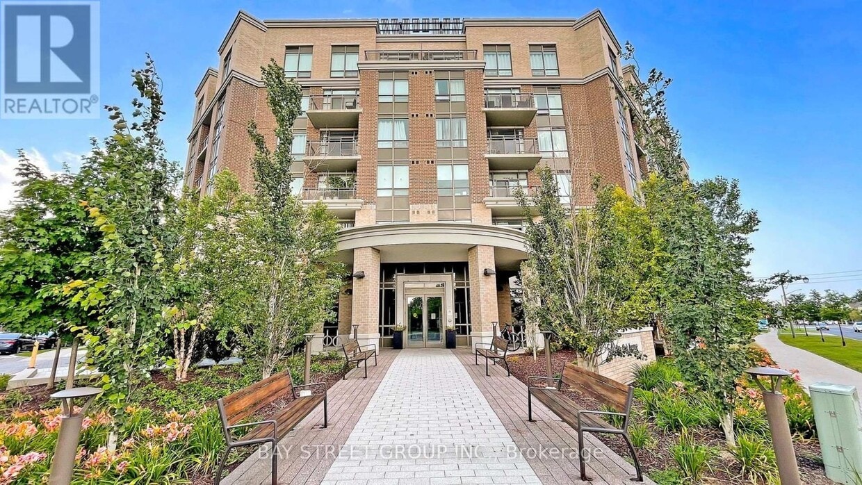 Photo principale - 540-540 Bur Oak Ave