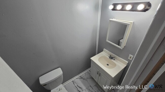Building Photo - Spacious 3 Bedroom 1.5 Bath House in Price...