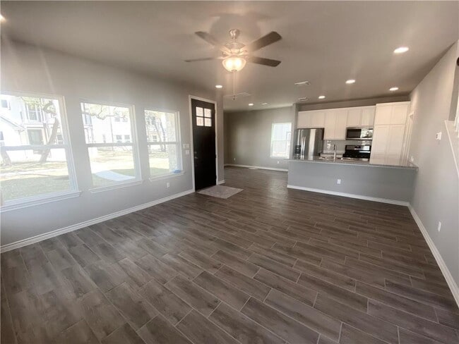 Building Photo - 1301 Low Branch Ln