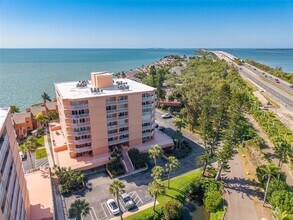 Building Photo - 7432 Sunshine Skyway Ln S