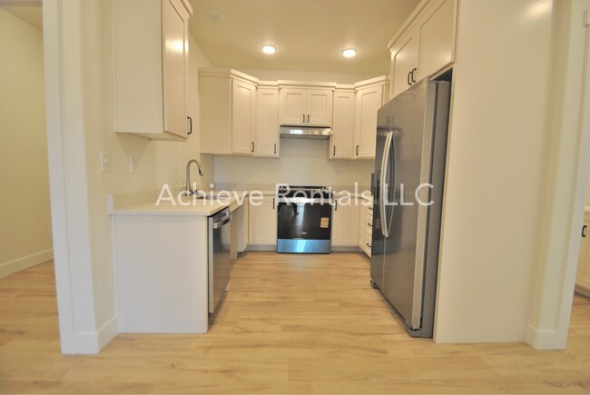 Building Photo - 1593 110