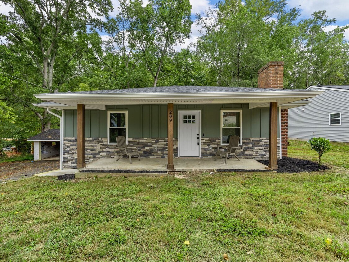 Primary Photo - Freshly Remodeled 3 Bedroom, 2 Bath Home, ...