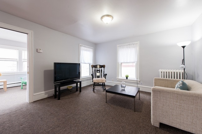 Living room for relaxing - 1107 W 24th St