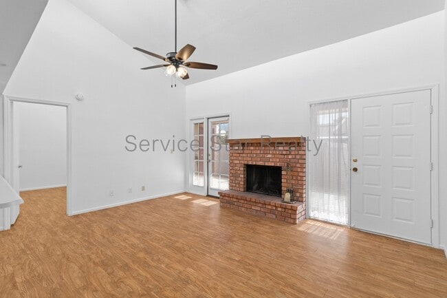 Building Photo - 633 W Southern Ave