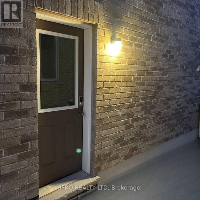 Building Photo - 34 EBURY Dr