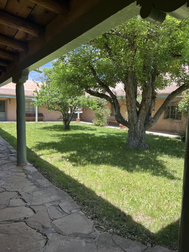 Building Photo - 104 Padre Martinez Ln