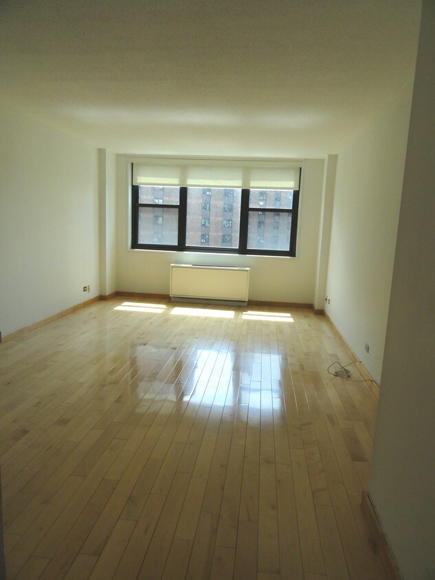 Primary Photo - 340 E 93rd St