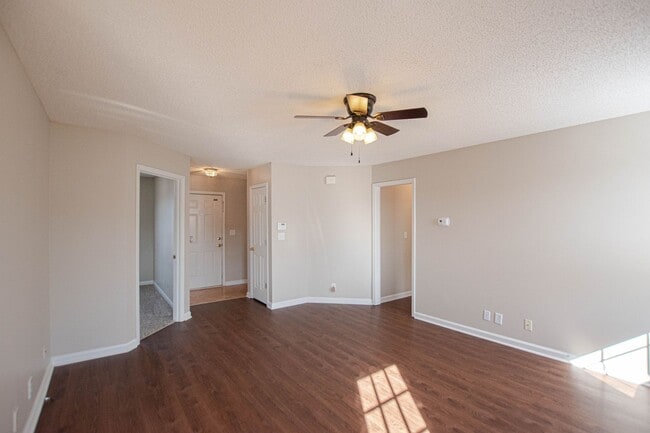 Building Photo - Pet Friendly Three Bedroom!