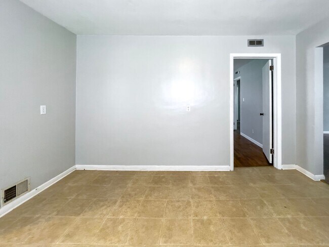 Building Photo - Dishwasher and Washer/Dryer Included