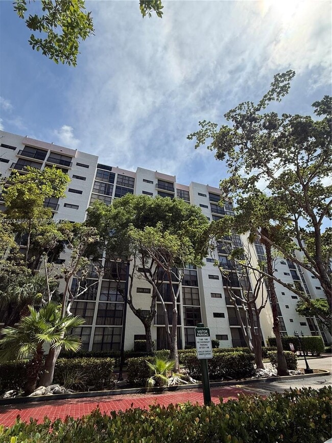 Building Photo - 17021 N Bay Rd