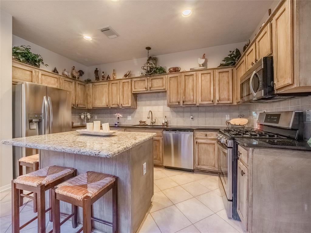 2022 Lakeside Dr, Seabrook, TX 77586 Condo for Rent in Seabrook, TX