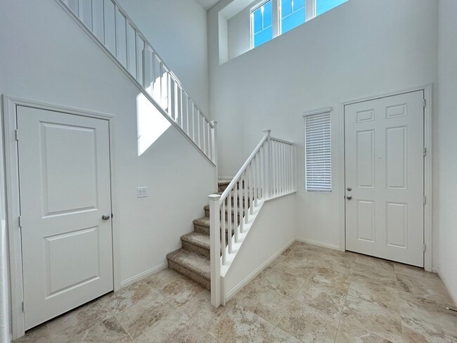 Building Photo - Inspirada Two-story 5-bedroom 4.5-bathroom Home!