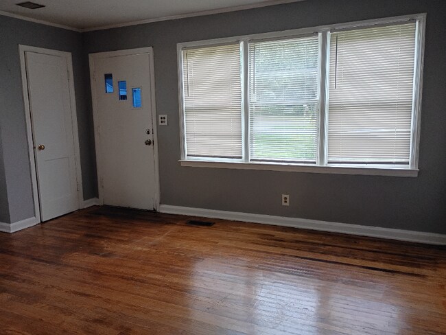 Foto del edificio - 3141 Somerset Dr