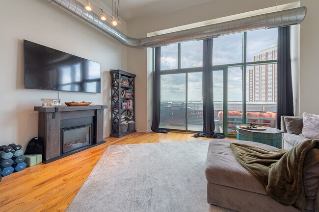 Foto del edificio - 1645 W Ogden Ave