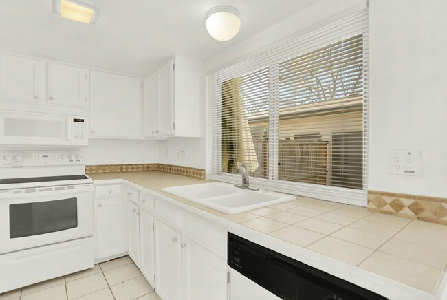 Foto del edificio - 3655 S Kittredge St