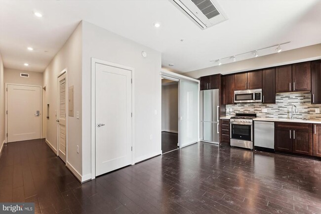 Foto del edificio - 1320 Fenwick Ln