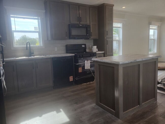 Building Photo - 73 Meadowlark Ln