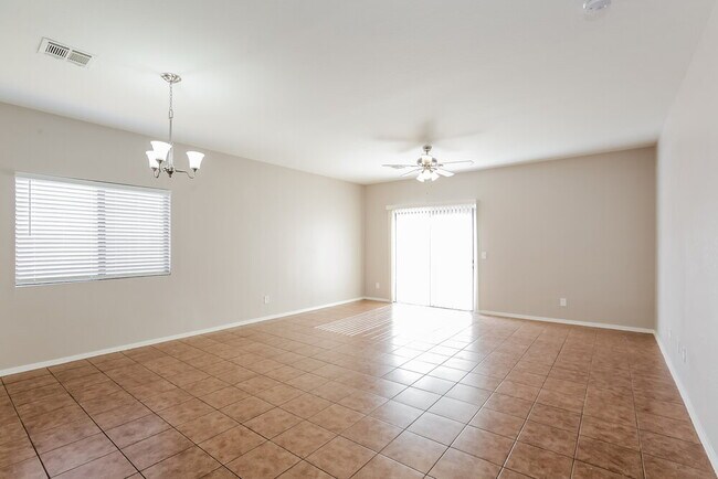 Building Photo - 1103 W Vineyard Rd