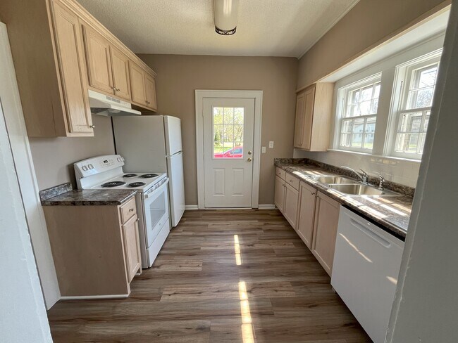 Building Photo - 502 Kingwood Dr