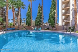 Building Photo - 425 W Paseo Redondo