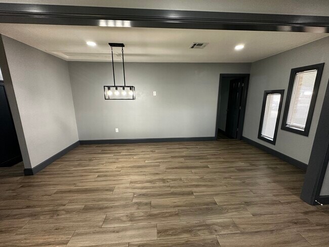 Building Photo - 2701 SW 65th St