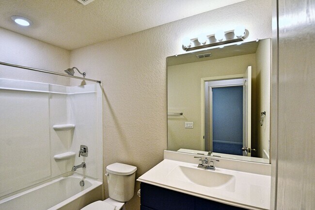 Foto del edificio - 528 Willow Valley St