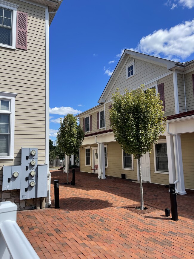 Building Photo - The Village Green at Annandale