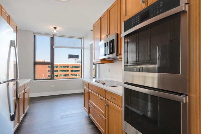 Building Photo - 501 N Clinton St