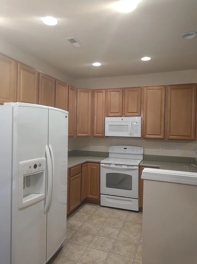 Foto del edificio - Room in Townhome on Singleleaf Lane